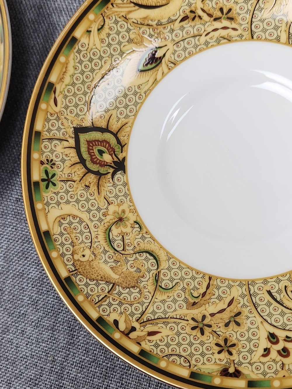 Vintage Wedgwood England Persia Pattern Fine China 7 Piece Saucer Plate set. - Picture 2 of 6